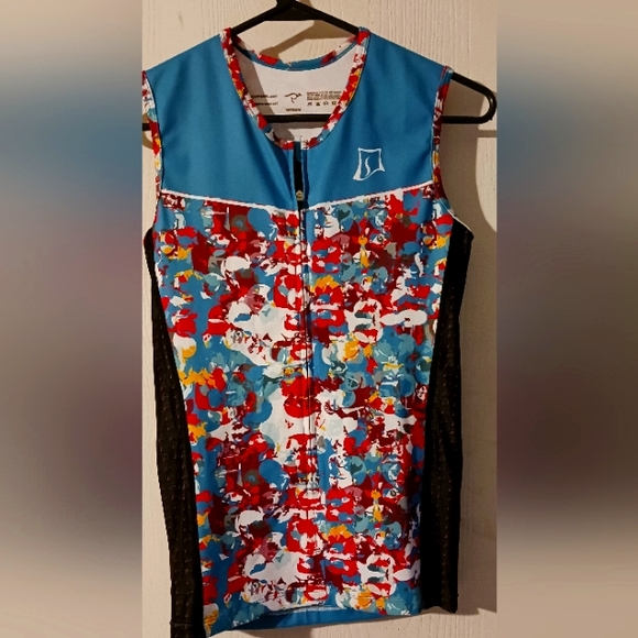 SkirtSports Tops - SkirtSports by Ownway sz. Medium Sleeveless Sports‎ Top